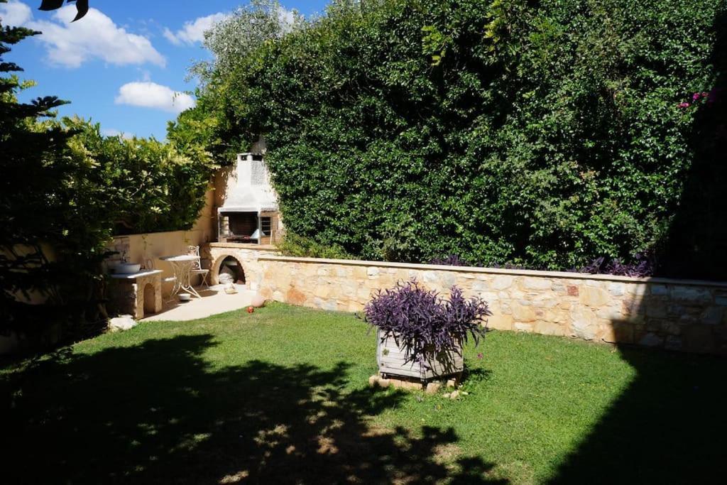 Apartment With A Garden, Bbq, Swimming Pool And Jacuzzi Dhrafi Exterior photo