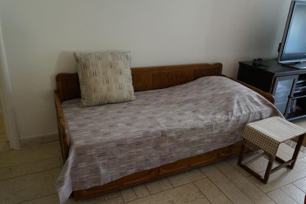 Apartment With A Garden, Bbq, Swimming Pool And Jacuzzi Dhrafi Exterior photo