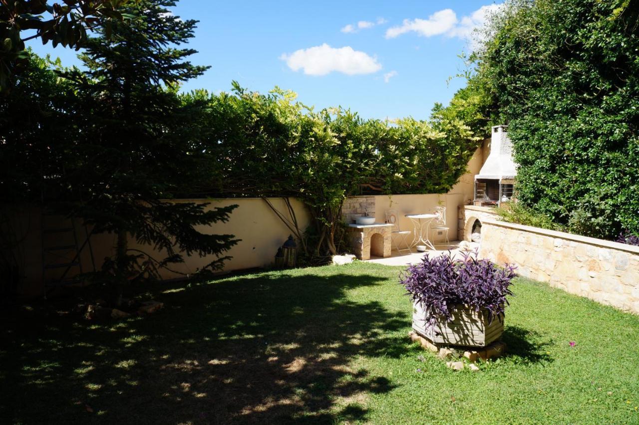 Apartment With A Garden, Bbq, Swimming Pool And Jacuzzi Dhrafi Exterior photo