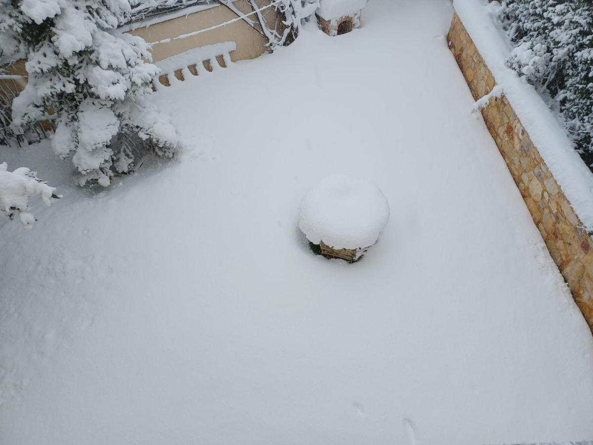 Apartment With A Garden, Bbq, Swimming Pool And Jacuzzi Dhrafi Exterior photo